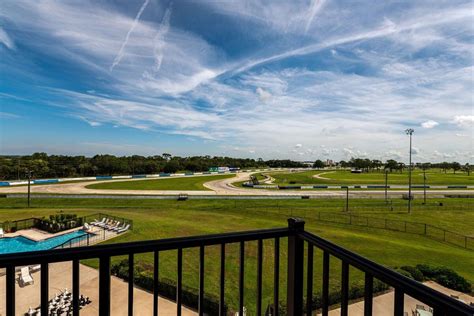 The Ultimate Guide to Sebring, FL - Authentic Florida