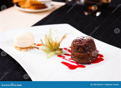 Chocolate Fondant with Ice Cream Stock Photo - Image of meal, dessert: 100122670