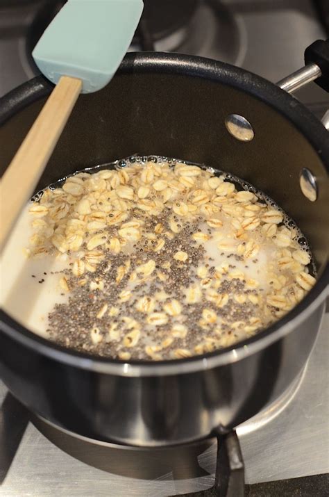 How to Make Stovetop Oatmeal: 5 Tips for the Perfect Bowl in 2020 | Best oatmeal recipe, Healthy ...