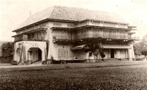 Istana Woodneuk: Spooky Abandoned Royal Palace In Singapore