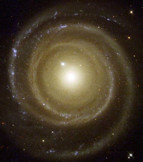 Oldest spiral galaxy discovered by Hubble (VIDEO) | The World from PRX