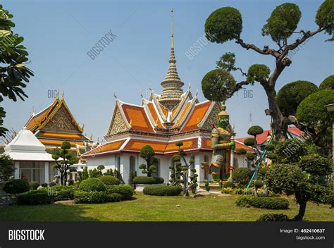 Wat Arun (temple Dawn Image & Photo (Free Trial) | Bigstock