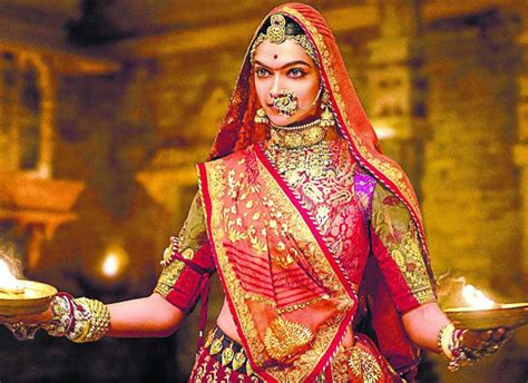 Deepika Padukone did 66 twirls in extravagant costume and jewellery for ...