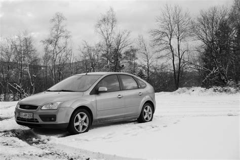 Ford Focus MK2 in snow - cc0.photo