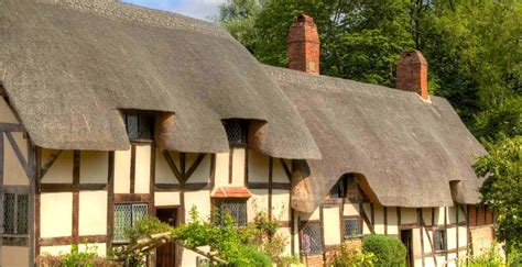 Holiday Cottages with Thatched Roofs - Historic UK