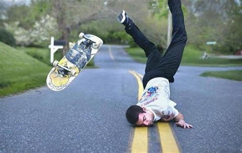 Faceplant to scorpion. | Funny pictures, Funny meme pictures, Skateboard