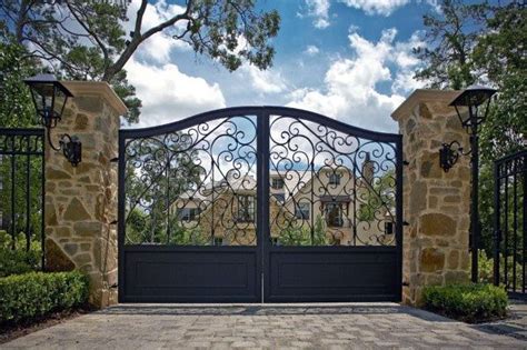 61 Best Driveway Gate Ideas To Enhance Your Home in 2024 | Wrought iron driveway gates, Front ...