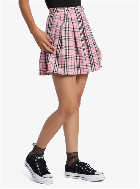 Pink Plaid Pleated Chain Skirt in 2020 | Yellow plaid skirt, Plaid pleated skirt, Plaid skirt outfit