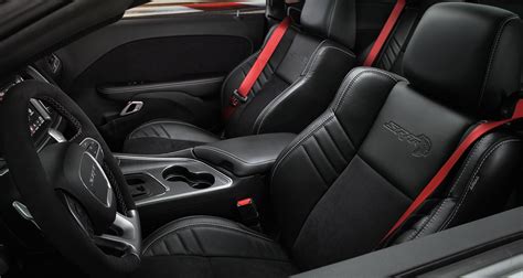 2020 Dodge Charger Black With Red Interior - dimecorazonteestoyescuchando