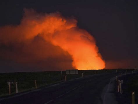 Volcanic eruption in Iceland sends lava into nearby homes : NPR