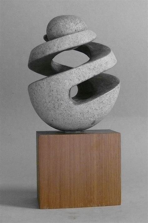 La geometría sencilla del escultor Víctor Reyes. | Matemolivares ...