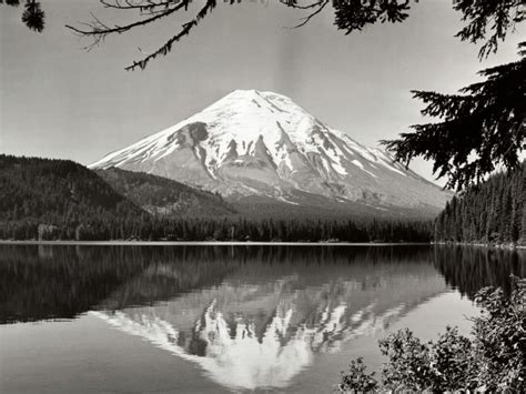 Mt fuji japan black and white Wallpaper | Nature photography, Spirit lake, Nature desktop wallpaper