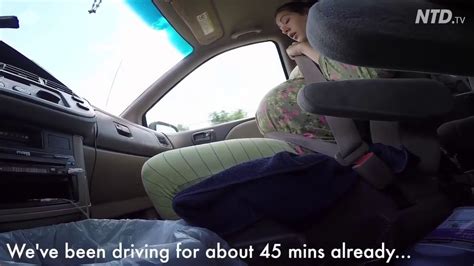 Incredible footage of a mother giving birth in the car! - YouTube