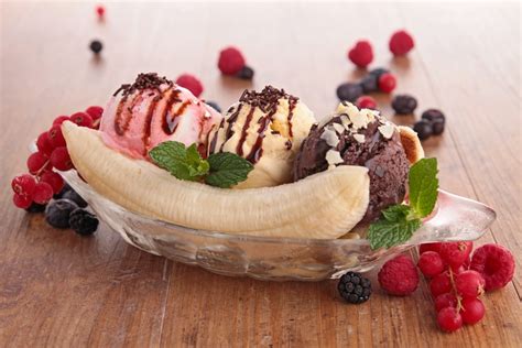 13 Banana Split Toppings - Insanely Good