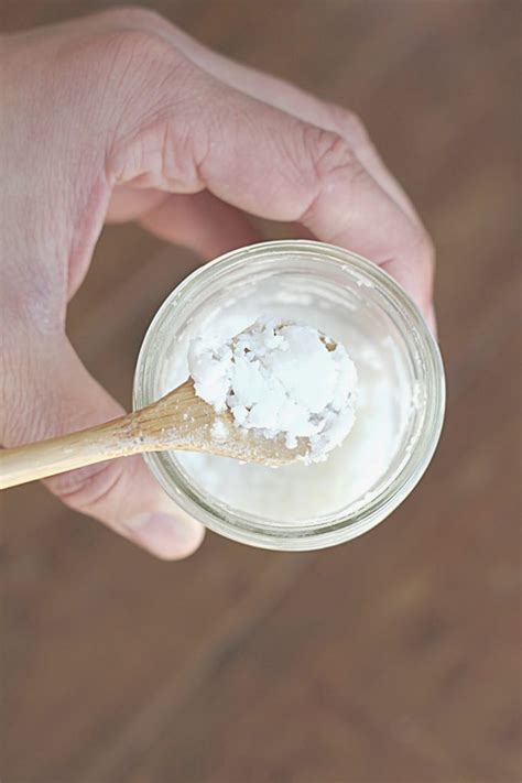 Homemade Coconut Oil Toothpaste - Golden Barrel