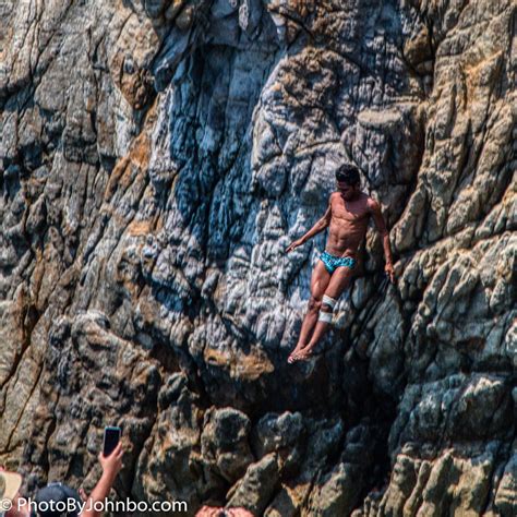 Acapulco Cliff Divers-16 – Journeys with Johnbo