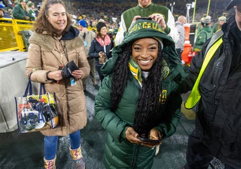 Simone Biles talks Packers fans, Jonathan Owens in Vanity Fair story