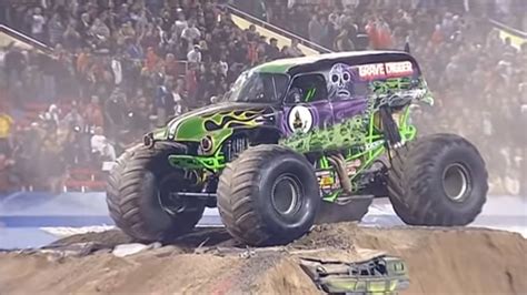 Monster Jam World Finals 11 XI (2010) Encore - YouTube