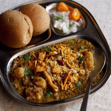 Misal Pav (Misal Recipe) » Dassana's Veg Recipes