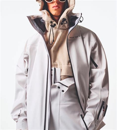 Moncler sizing guide: From the ski slopes to the urban jungle | OPUMO Magazine