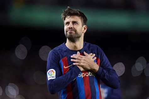 WATCH: Emotional Pique given standing ovation as he leaves Camp Nou ...