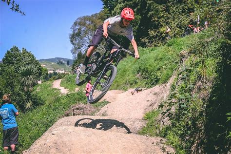 Free stock photo of double jump, full suspension mountain bike, grass