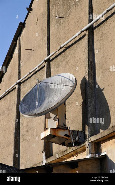 Dish Antenna High Resolution Stock Photography and Images - Alamy