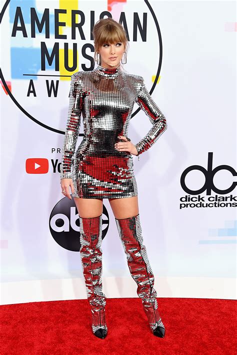 American Music Awards: Taylor Swift Wears Badass Balmain Outfit