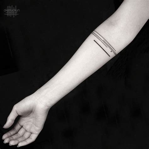 Minimalist armband tattoo.