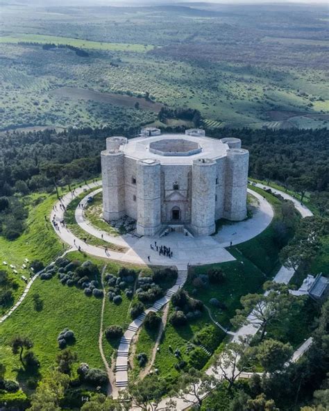 The Enigmatic Beauty of Castel del Monte: A Blend of Art, History, and ...