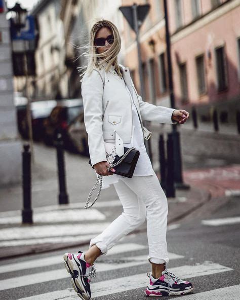 Balenciaga | Sneakers street style, Sneakers fashion outfits, Sneaker ...