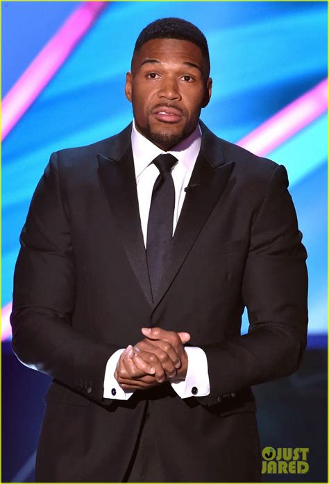 Michael Strahan Strips in 'Magic Mike' Opening at Critics' Choice ...