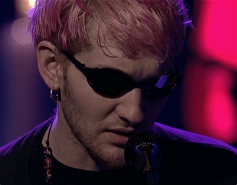 Layne Staley's shades during AiC's MTV Unplugged Show. Can anyone ID ...