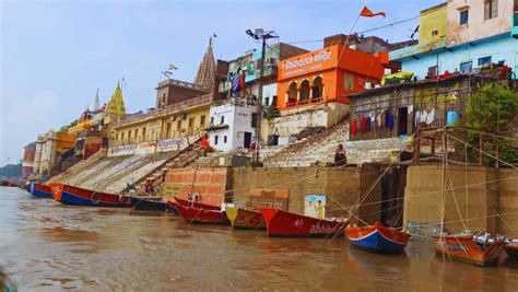 Experience at Dashashwamedh Ghat: History, Aarti Timing and Pooja!