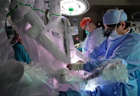 As Houston heart surgeons tap robot assistance, questions remain