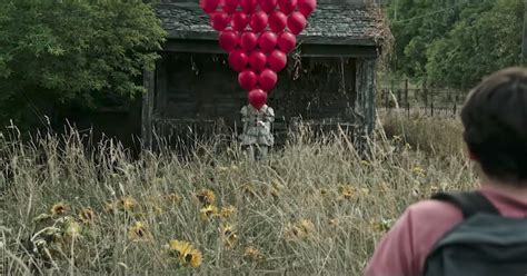 What Does The Red Balloon Mean In 'It'? Pennywise's Tool Makes The ...