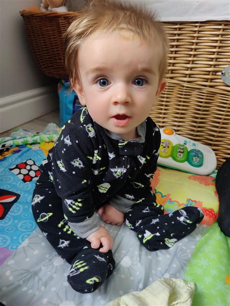 My son's birthmark gives him the best hairstyle : r/babies