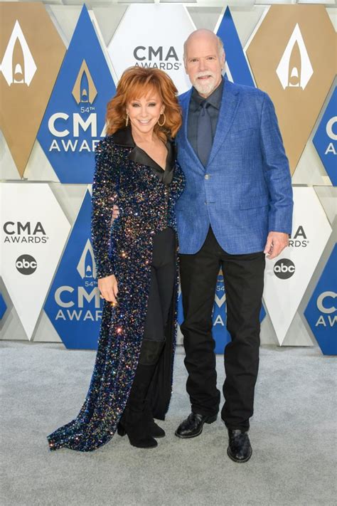 CMA Awards: Reba McEntire, boyfriend Rex Linn red carpet official