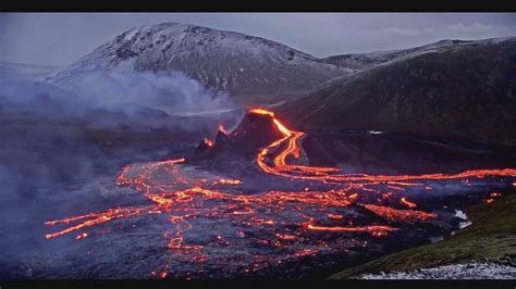 Basaltic lava flow eruption (early morning, 22 March 2021)… | Flickr