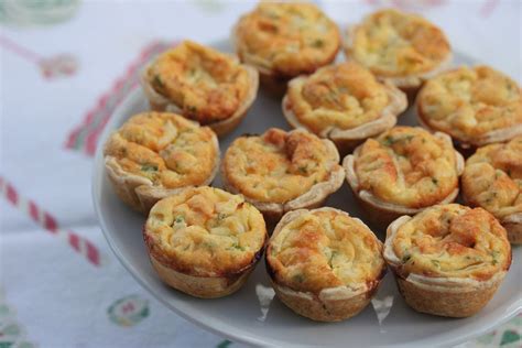 Mini quiche lorraine Breakfast Dessert, Dessert For Dinner, Breakfast ...