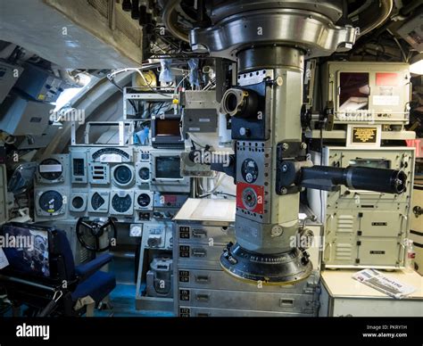 Uss dolphin submarine hi-res stock photography and images - Alamy