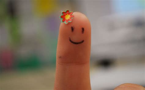 wallpapers: Funny Finger Faces Wallpapers