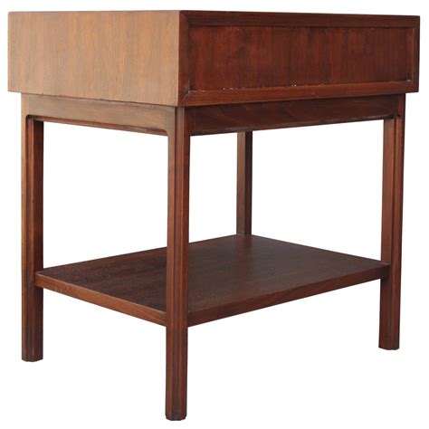 Pair of Elegant Walnut Nightstands at 1stdibs