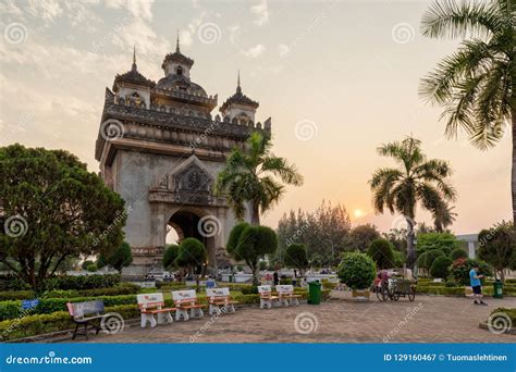 Patuxai Monument in Vientiane at Sunset Editorial Photography - Image of memorial, history ...