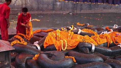 Ceremony at Budhanilkantha Temple, Kathmandu, Nepal - YouTube