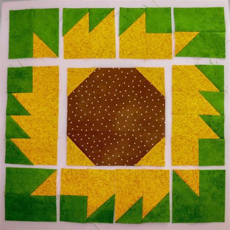 Flower Quilt Patterns, Quilt Block Patterns Free, Pattern Blocks, Square Patterns, Barn Quilt ...