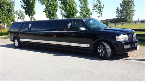 Black Lincoln Navigator - Global Limos inc