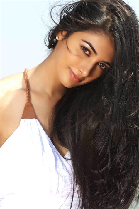 Pooja Hegde Photos - Pooja Hegde Photo Gallery | Veethi