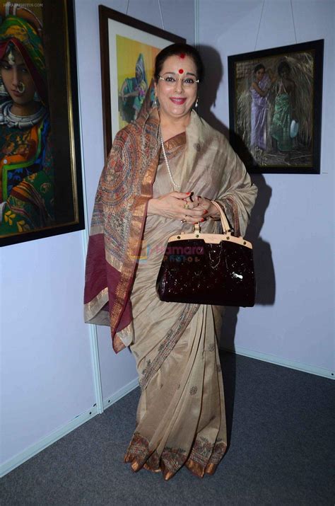 Poonam Sinha at JP Singhal exhibition on 15th Oct 2015 / Poonam Sinha - Bollywood Photos