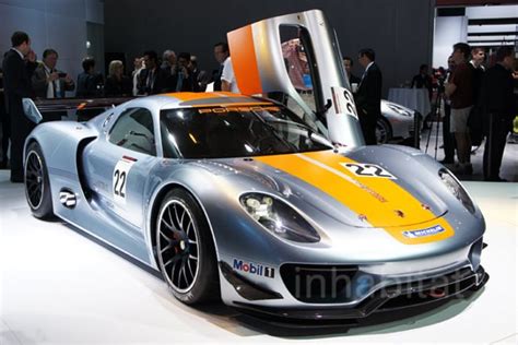 Porsche 918 RSR Hybrid Race Car Unveiled at Detroit Auto Show